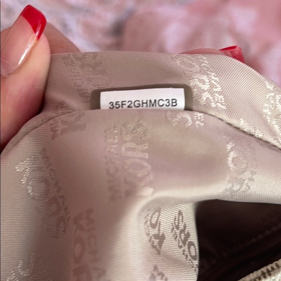 WHITE MICHAEL KORS LOGO CROSSBODY - Picture 4 of 4